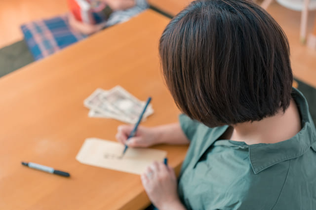 生活保護は身内からの援助が受けられない人が条件になっている