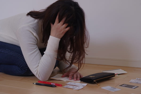債務整理をしてクレジットカードが使えなくなった女性